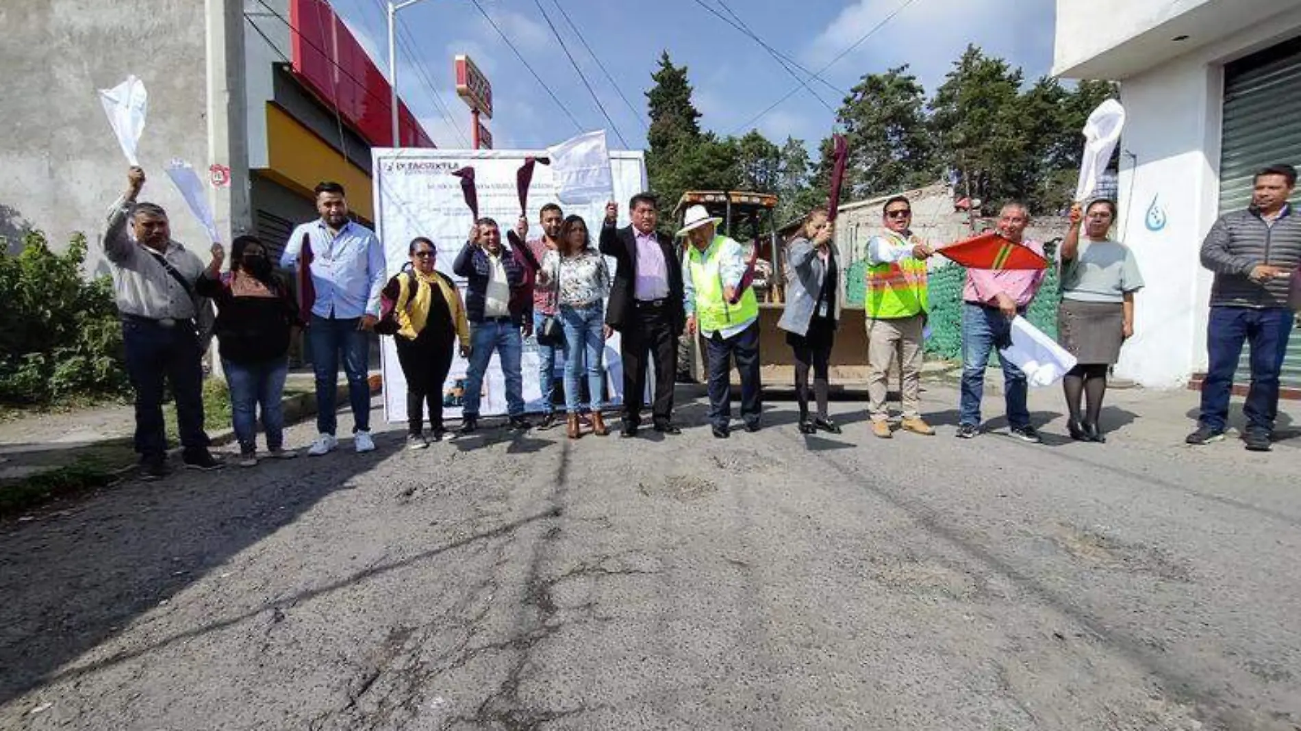 Alberto Hernández Olivares da banderazo de inicio de obra en calle Real.RUTH PADILLA